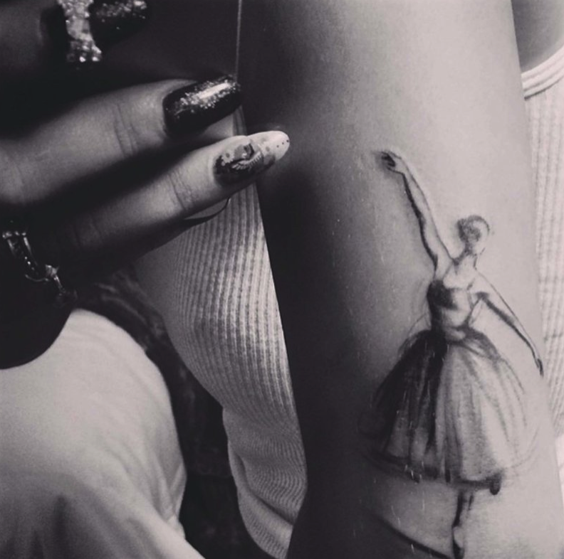 Rita Ora visar upp sin nya gaddning. Rita Ora visar upp sin nya gaddning.